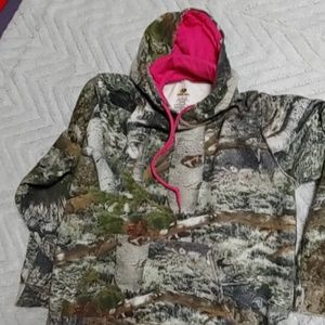 CUTE PINK AND CAMO PULLOVER
